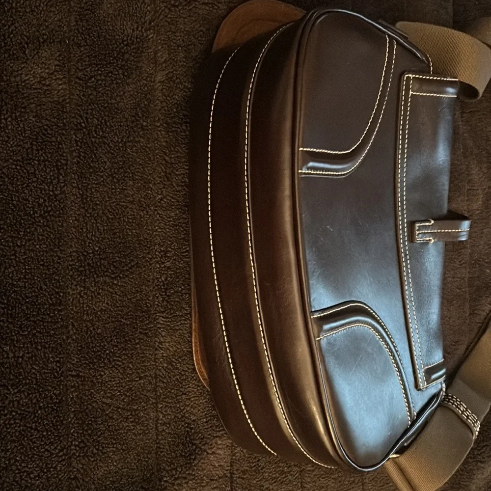 New Dooney and Bourke bag - Picture 4 of 14